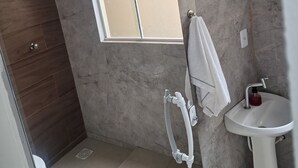 مناشف، صابون، ورق حمّام