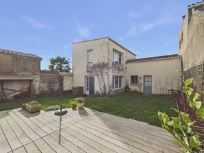 Exterior - House for 8 with garden, Saint-Gilles town centre (Saint-Gilles-Croix-de-Vie)