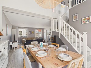 Dining - House for 8 with garden, Saint-Gilles town centre (Saint-Gilles-Croix-de-Vie)