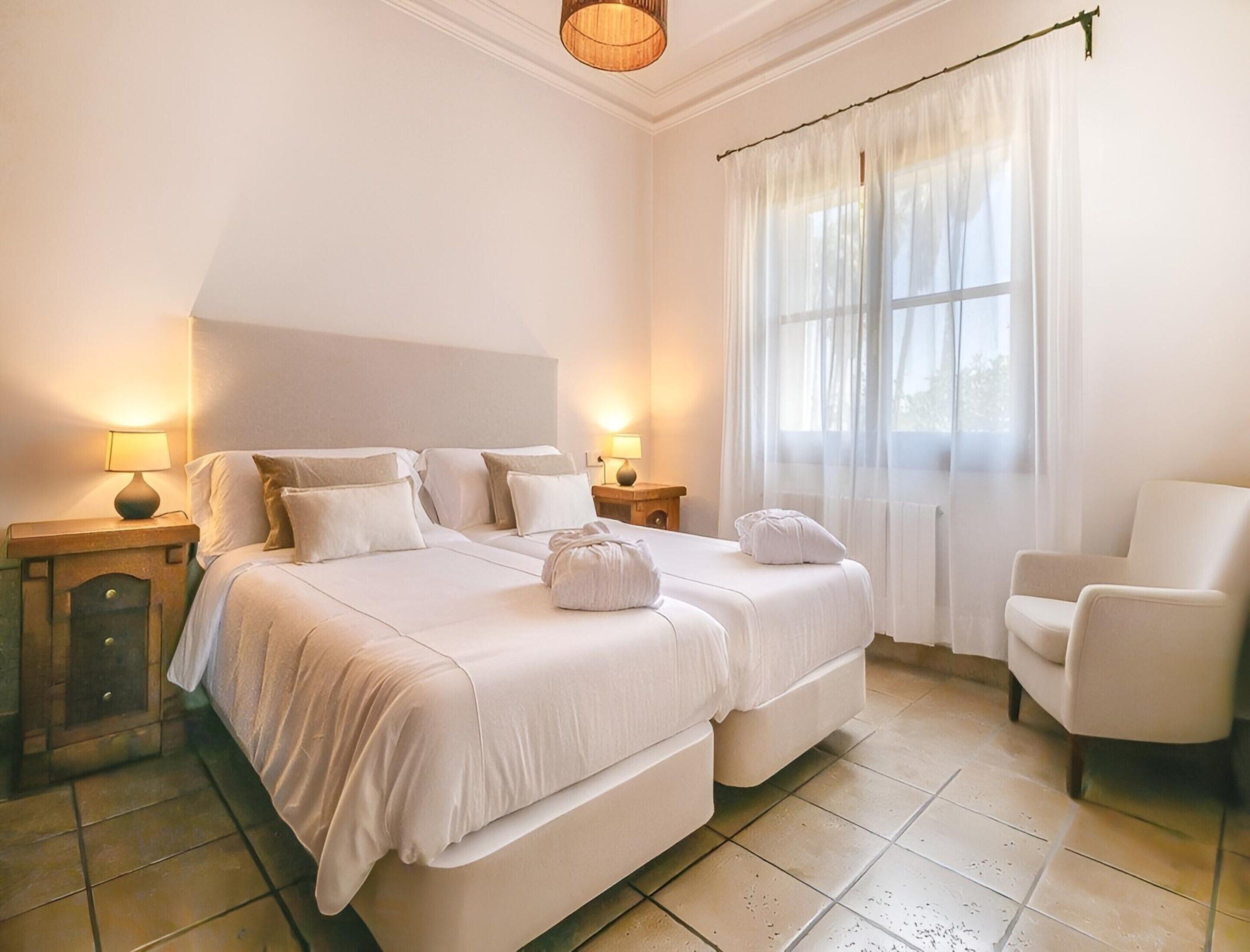 House | 3 bedrooms, individually furnished