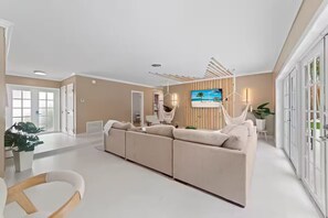 Unclassified image, 4 of 24, button - Tropical Hideaway - Private Pool - Tiki - Beach (Miami)