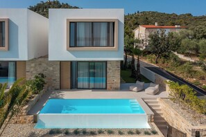 Unclassified image, 4 of 16, button