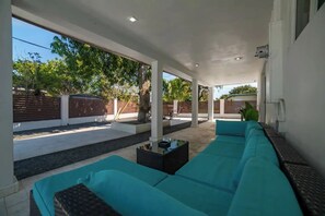 Unclassified image, 5 of 23, button - Baby Camellia Modern, luxurious and spacious house (Hollywood)