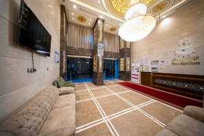 Unclassified image, 3 of 6, button