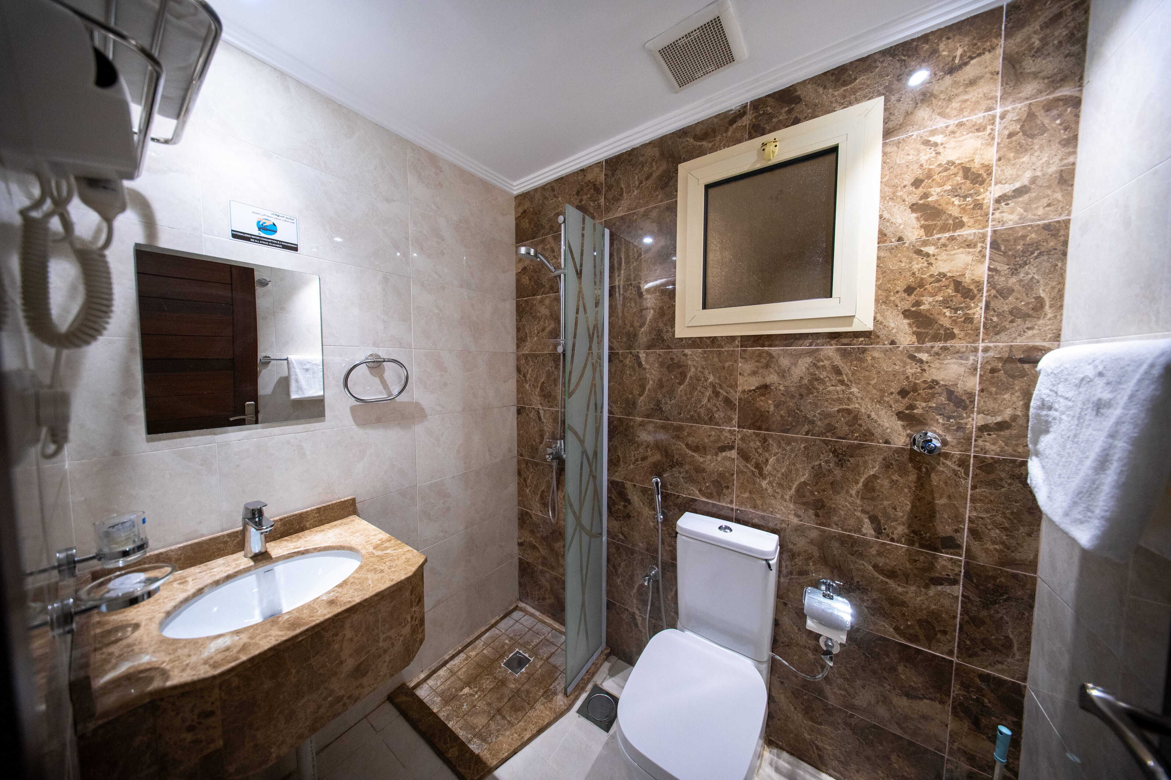 Combined shower/tub, towels, soap, shampoo