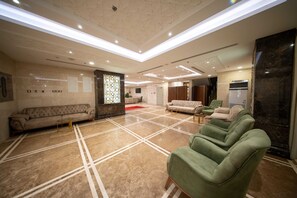 Lobby sitting area - Tamore Hotel By Orvana (Makkah)