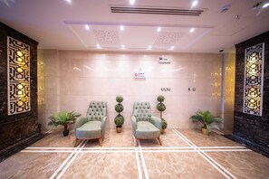 Lobby sitting area - Tamore Hotel By Orvana (Makkah)