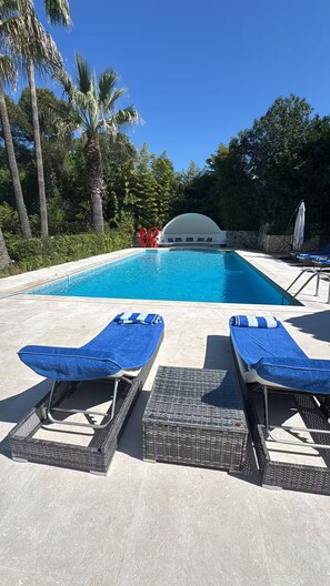 Luokittelematon kuva, 4 kautta 78, painike