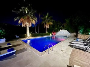 Luokittelematon kuva, 3 kautta 78, painike