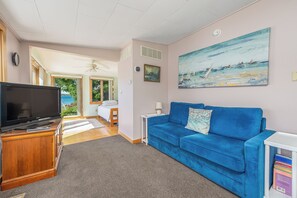 Smart TV - Eider Haven: 1  BR, 1  BA Cottage in Harpswell, Sleeps 4 (Harpswell)