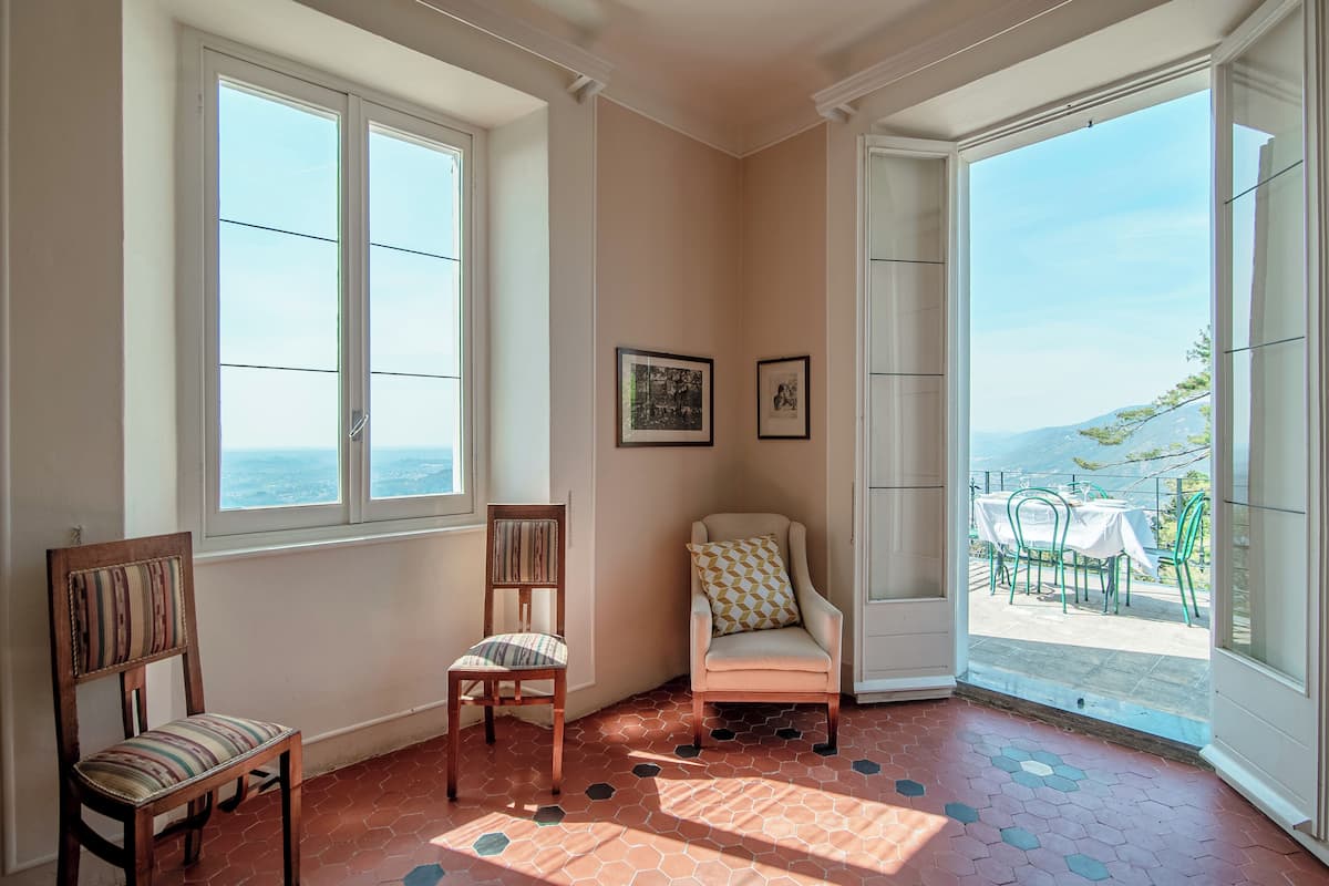 Apartment, Lake View