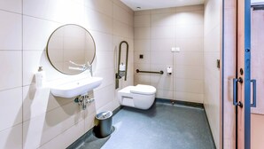 Accessible Double Room | 浴室