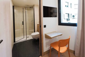 Single Room | Memory foam beds, desk, laptop workspace, blackout drapes - easyHotel Alicante Centro (Alicante)