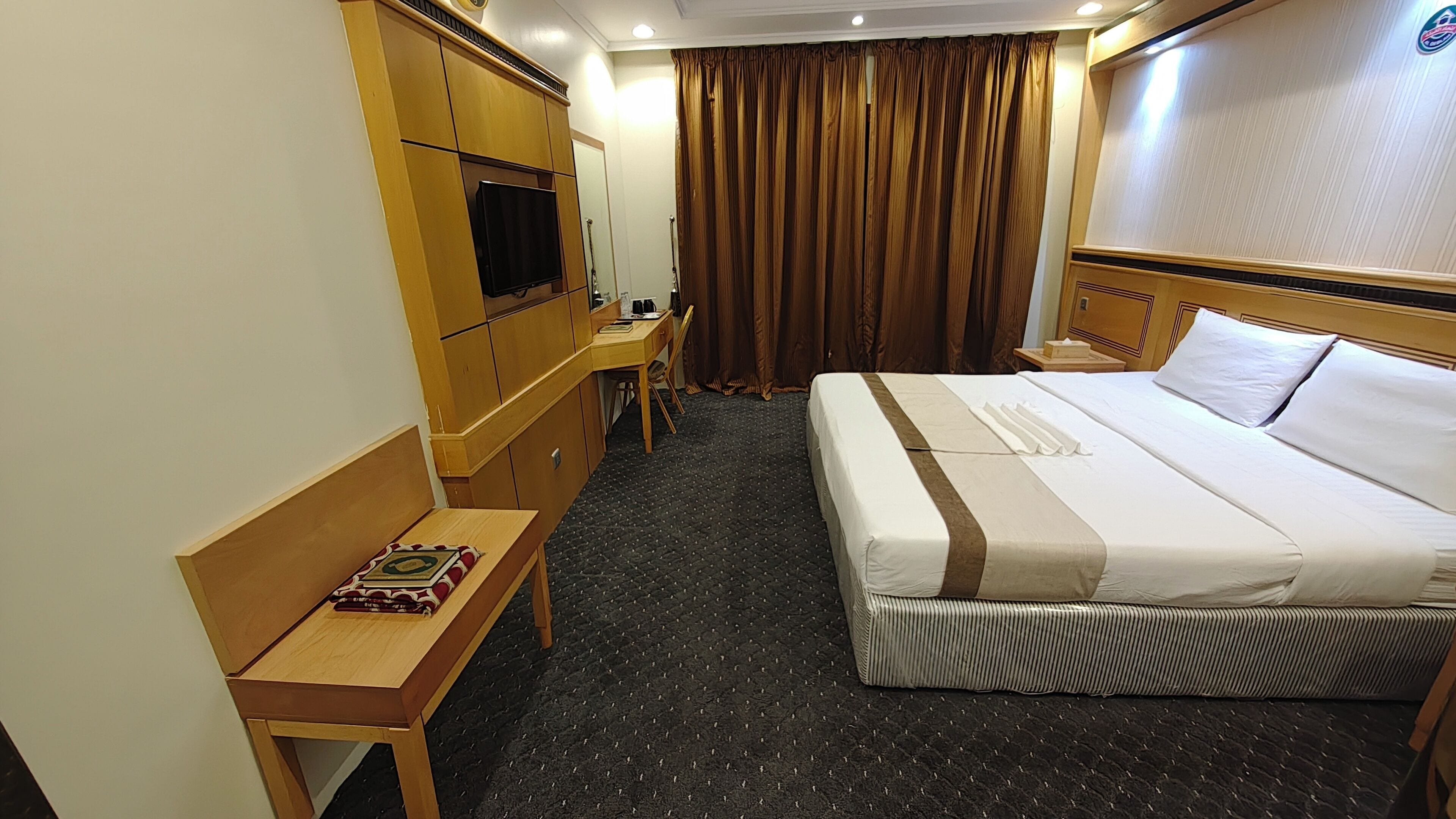 Double or Twin Room, Private Bathroom | Iron/ironing board, free WiFi