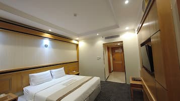 Dobbeltværelse med dobbeltseng eller 2 enkeltsenge - privat badeværelse | Strygejern/strygebræt, gratis Wi-Fi