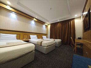Phòng 3, phòng tắm riêng | Minibar, bàn ủi/dụng cụ ủi quần áo 