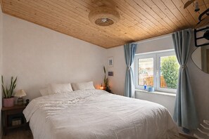 2 chambres, fer et planche à repasser, accès à Internet, literie fournie