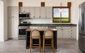 Fridge, microwave, oven, stovetop - 7 min to NRG Park I HotTub I Sauna I Fire Pit (Victor)