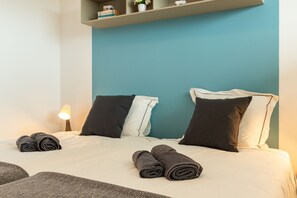 Desk, iron/ironing board, free WiFi, bed sheets - Apartment - Near beach - Swimming pool - Garden view - Lagos (Lagos)