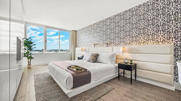 1 camera, una scrivania, ferro/asse da stiro, culla da viaggio