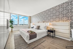 1 camera, una scrivania, ferro/asse da stiro, culla da viaggio