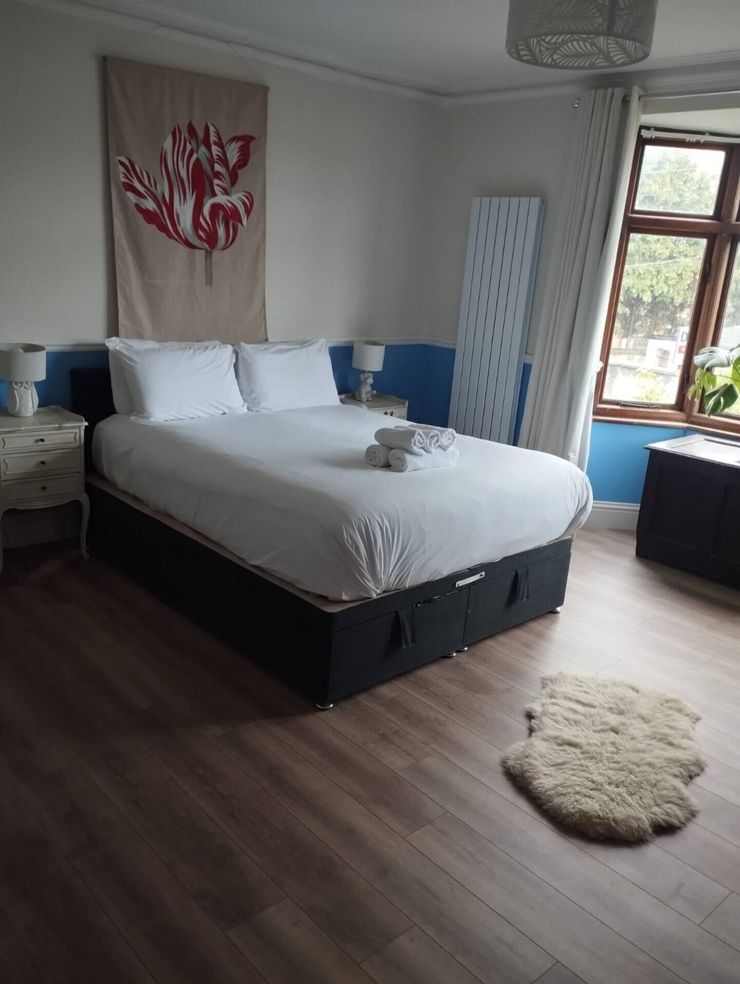 Iron/ironing board, WiFi, bed sheets