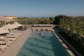 Outdoor pool, a heated pool - Aroma Villa, Heated Pool, Gym & Family Play Areas (9JJ7+34J Skaleta, Greece)