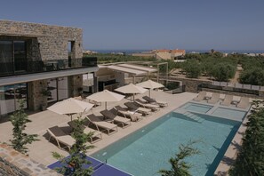 Outdoor pool, a heated pool - Aroma Villa, Heated Pool, Gym & Family Play Areas (9JJ7+34J Skaleta, Greece)