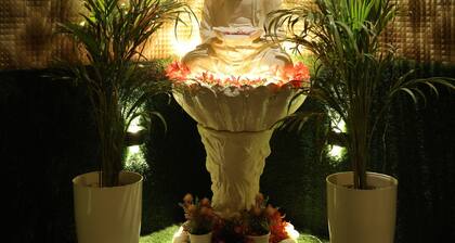 Luxury Stay With Private Jacuzzi and Open Terrace AC WIFI LA Stays