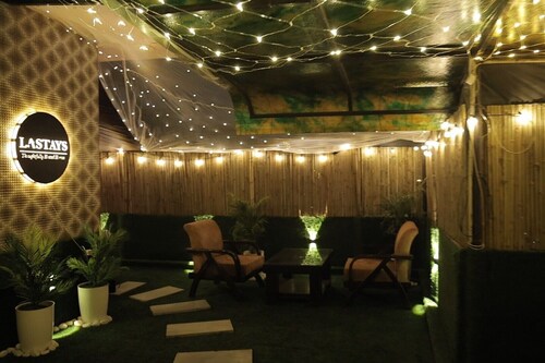 Luxury Stay With Private Jacuzzi and Open Terrace AC WIFI LA Stays