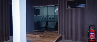 C & C Luxury Suites