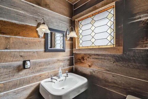 Historic lake-access log cabin on Lake Guntersville, restored from two pre-Civil War cabins. Sleeps 20 with 4BR/5BA, loft bunks, designer finishes, modern comforts, and steps to swimming, fishing & boating.