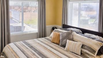 3 bedrooms, iron/ironing board, WiFi, bed sheets