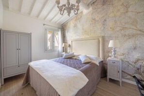 2 bedrooms, desk, iron/ironing board, travel cot - Lorenzo's Home (Firenze)