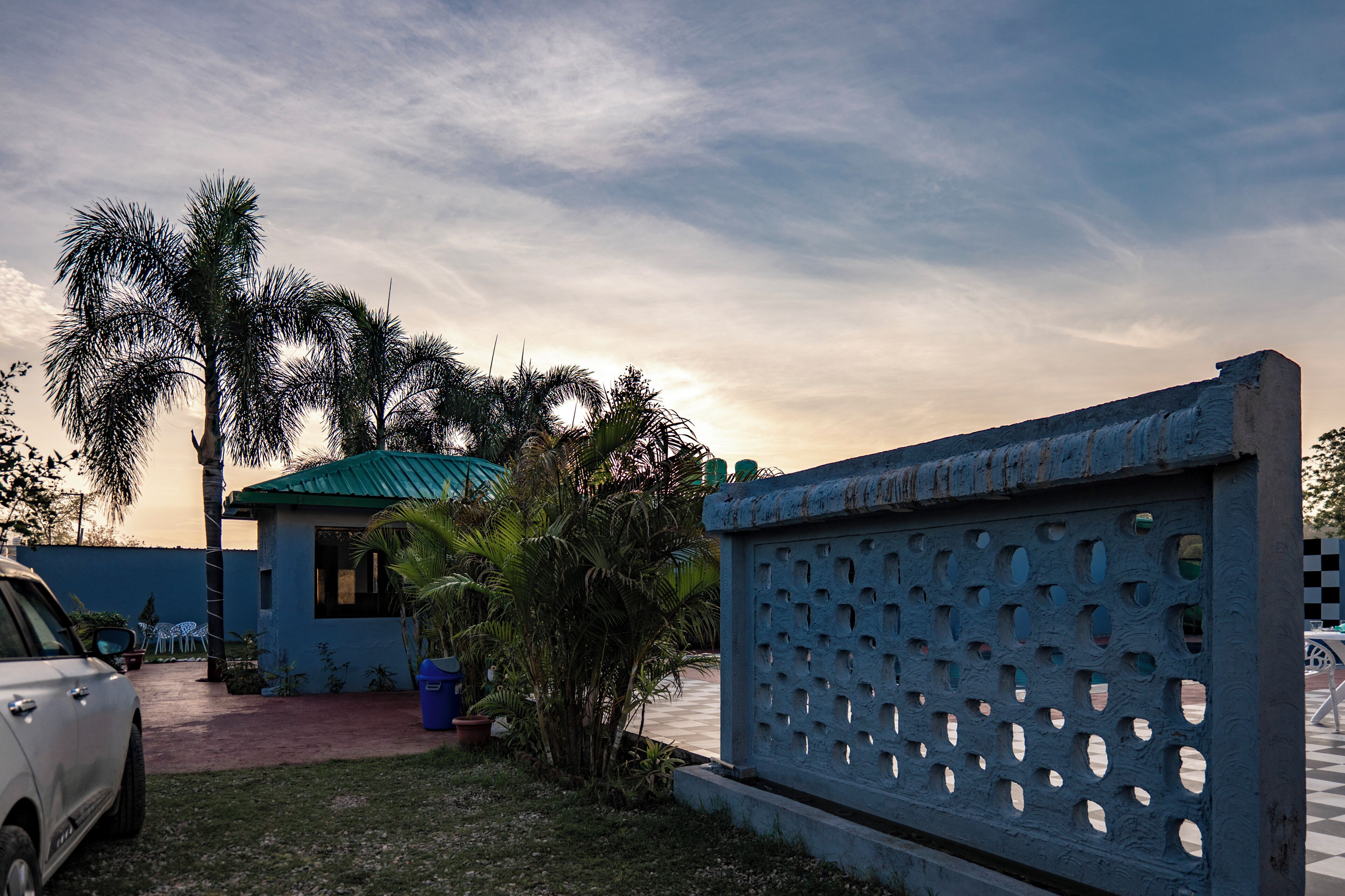 المنشأة من الخارج