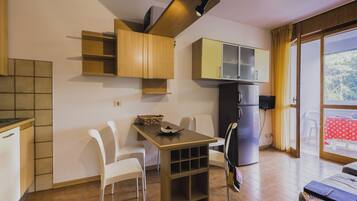 Apartment, 1 Bedroom, Balcony | Interior