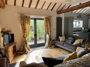 Unclassified image, 5 of 44, button - Farm Stay - Sleeps 2-4 -Luxury Apartment - Pet Friendly (Stowmarket)