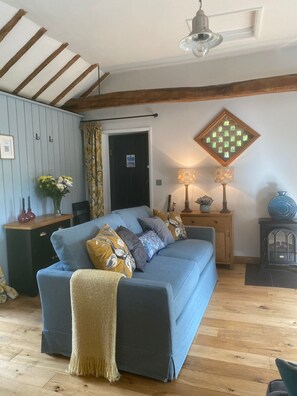 Unclassified image, 3 of 44, button - Farm Stay - Sleeps 2-4 -Luxury Apartment - Pet Friendly (Stowmarket)