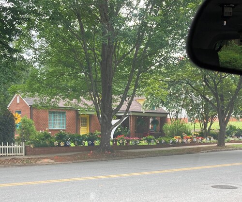 Cozy 1925 Brick Bungalow on the Boulevard