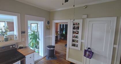 Cozy 1925 Brick Bungalow on the Boulevard