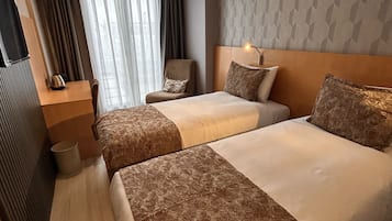 Rom – superior | Safe på rommet, lydisolert og wi-fi (inkludert)