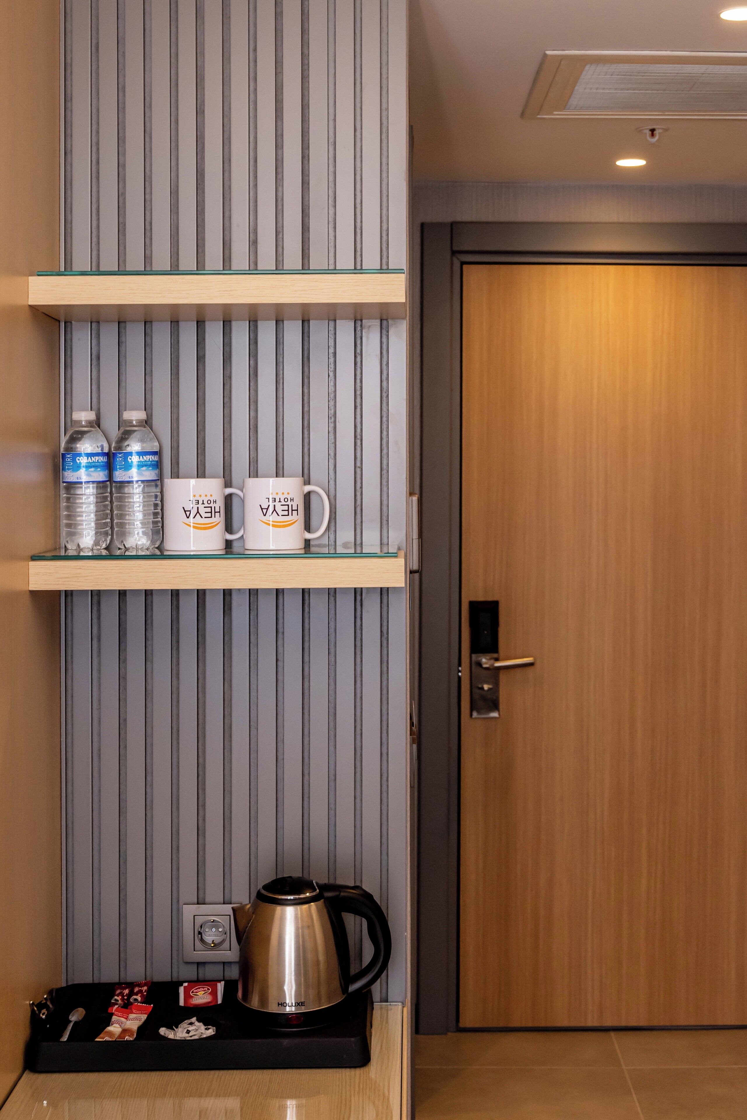 Caja de seguridad en la habitación y sistema de insonorización 