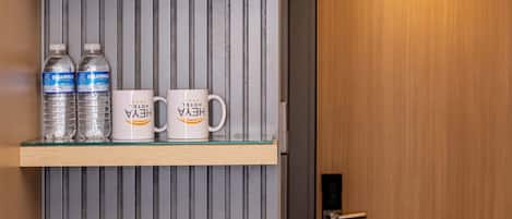 Caja de seguridad en la habitación y sistema de insonorización