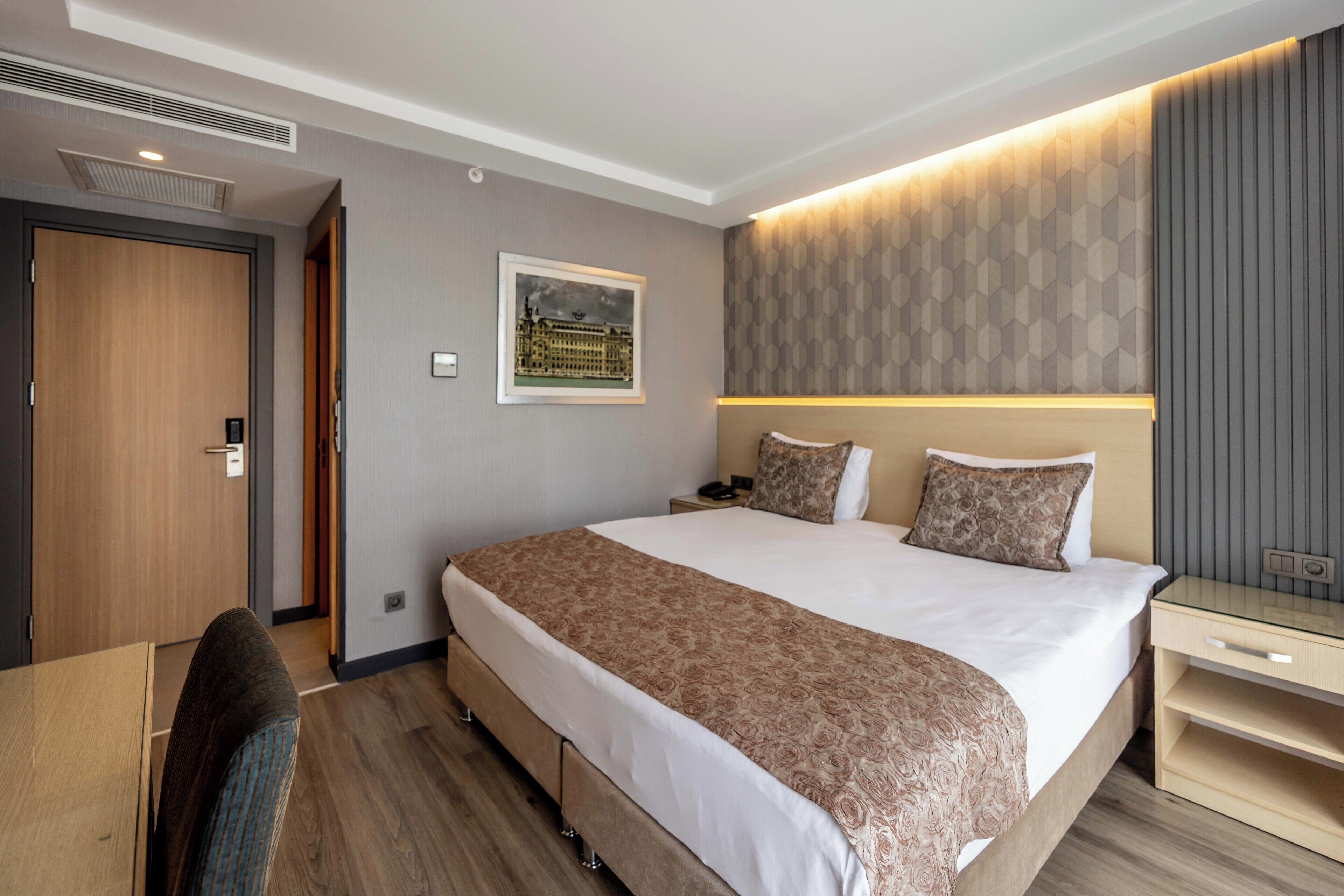 In-room safe, soundproofing, free WiFi