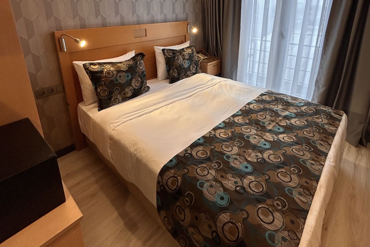 Standard Double Room | In-room safe, soundproofing, free WiFi