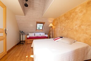 1 bedroom, WiFi, bed sheets