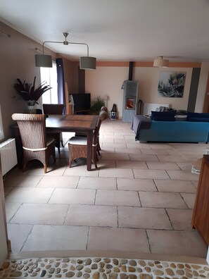 Unclassified image, 4 of 11, button