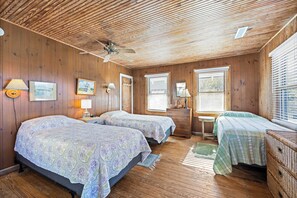 Room - Otis Beach - Oceanfront, 5 BR, Creek dock (Pawleys Island)