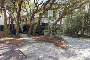Exterior - Otis Beach - Oceanfront, 5 BR, Creek dock (Pawleys Island)