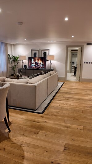 Interior - Parkside Luxury Sleep 6 Central London PL15B (London)